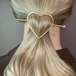 🌺 🌺 🌺Elegant Gold Tone Heart Hair  Pin - NEW!